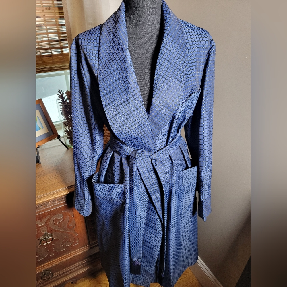 AMAZING VINTAGE JORDAN MARSH 60'S SMOKING JACKET/ROBE WITH TASSELS MADE IN SPAIN